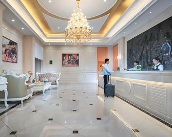 Vienna Hotel Shaanxi Ankang Jiangnan - Ankang - Front desk