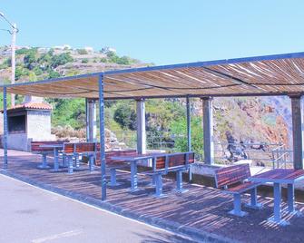 Studio Two | Ocean View | Perfect Budget Couple's Retreat With Free Wifi And Bbq - Fajã da Ovelha - Patio