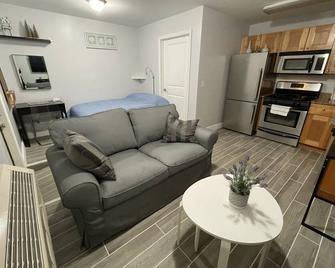Studio Apartment | Near Midtown Manhattan - Weehawken - Living room