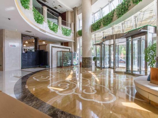 Chun Xue Four Seasons Hotel - הוהוט - לובי