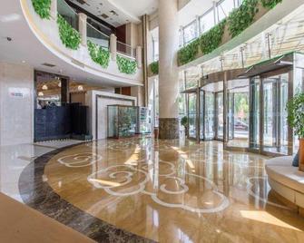 Chun Xue Four Seasons Hotel - הוהוט - לובי