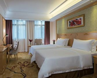 Vienna Hotel Shenzhen Longhua Qinghu Road - Shenzhen - Bedroom
