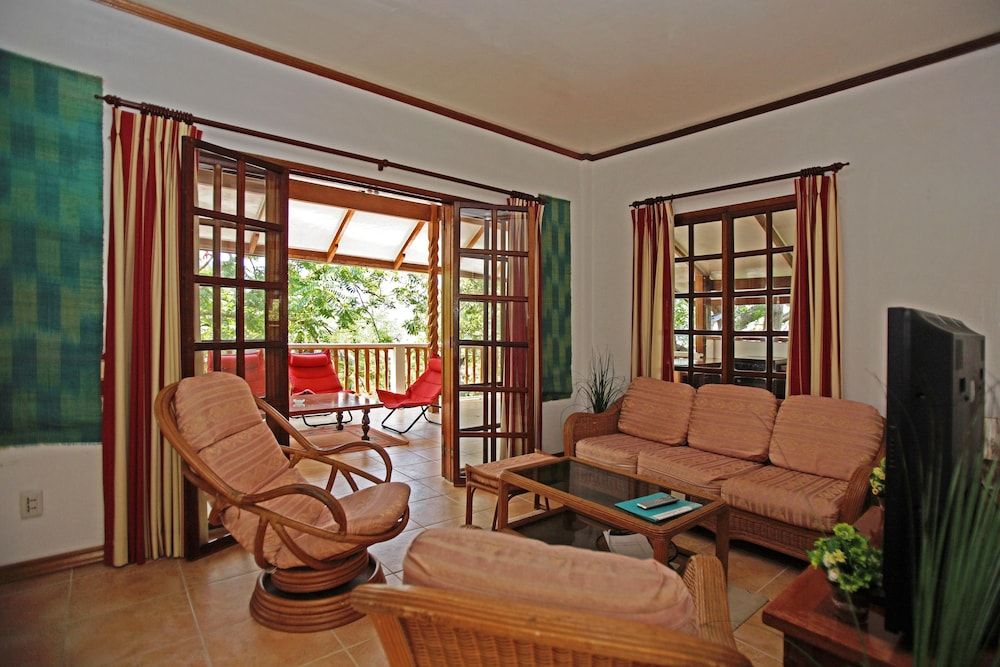 El Galleon Beach Resort