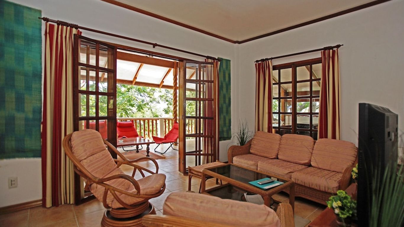 El Galleon Beach Resort