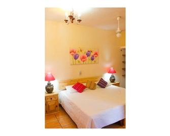 OYO Hotel Cannacare - Barra de Navidad - Schlafzimmer