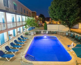 Quality Inn Newark - Wilmington - Newark - Piscina