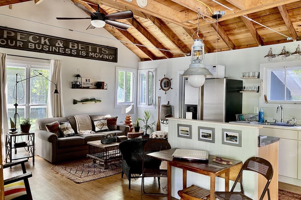 Camp Hickory House - Saint Albans - Living room