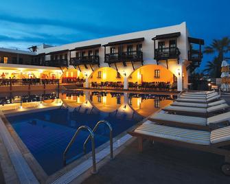 Costa Bitezhan Hotel - Bodrum - Building