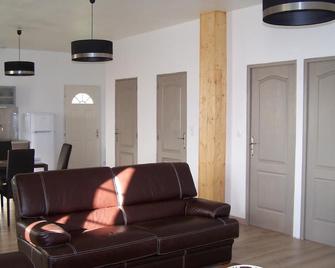 Rural lodging with swimming pool near the castles of the Loire - Villiers-au-Bouin - Sala de estar
