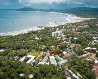 Great Condo Few Steps From Tamarindo Beach !!!! - Tamarindo - Building