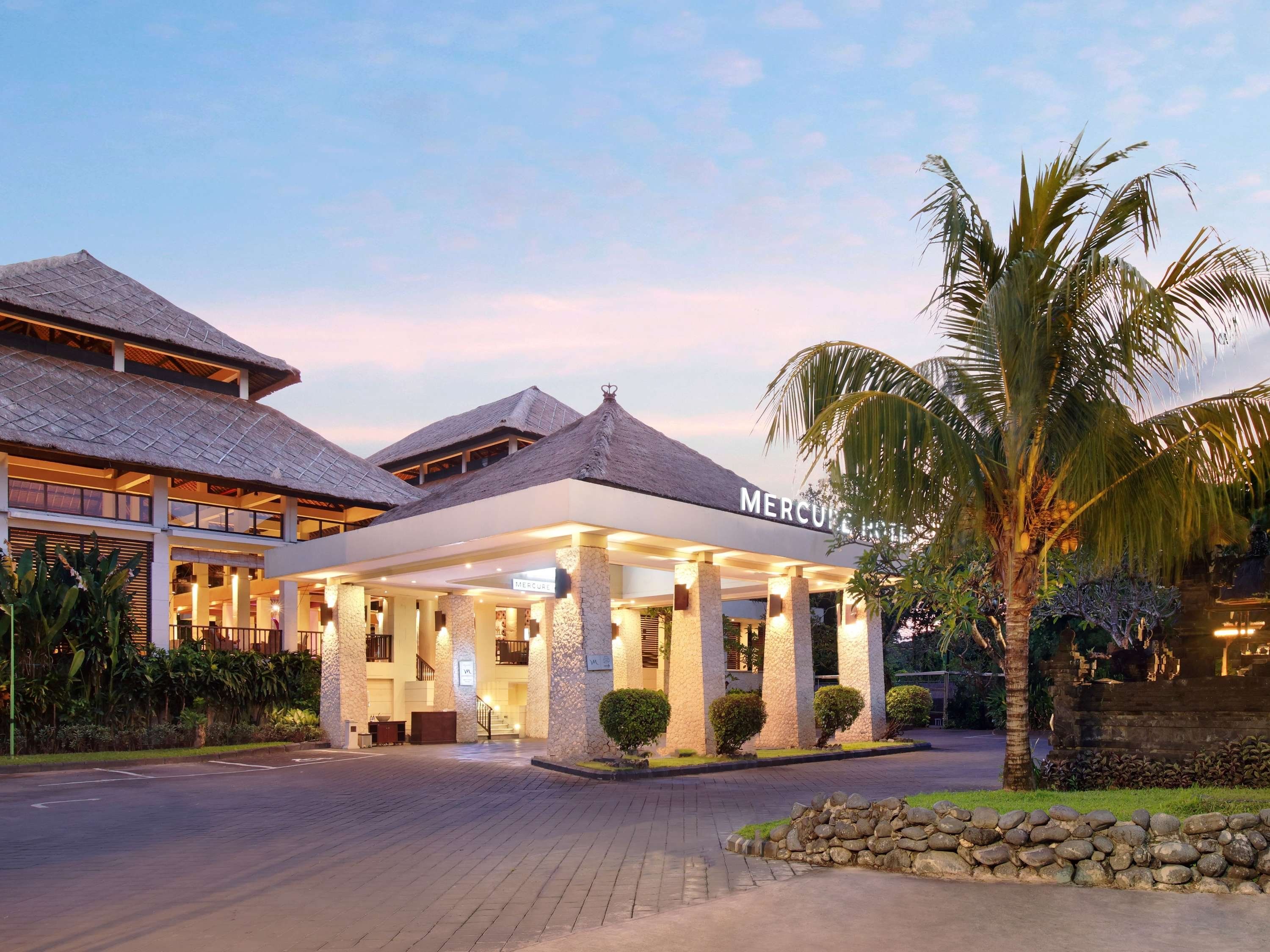 منتجع ميركور سانور - دنباسار - مبنى