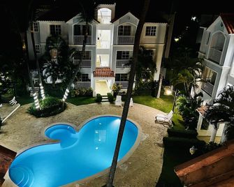 Penthouse With Private Roof Top Oasis . Short Walk to The Beach - Punta Cana - Pool