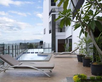 Hotel Grandhika Setiabudi Medan - Medan - Balcony