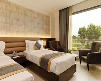 Effotel by Sayaji Sarola - Nasrapur - Bedroom