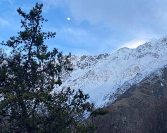 Hotel Gold Kazbegi - Stepantsminda - Vista del exterior