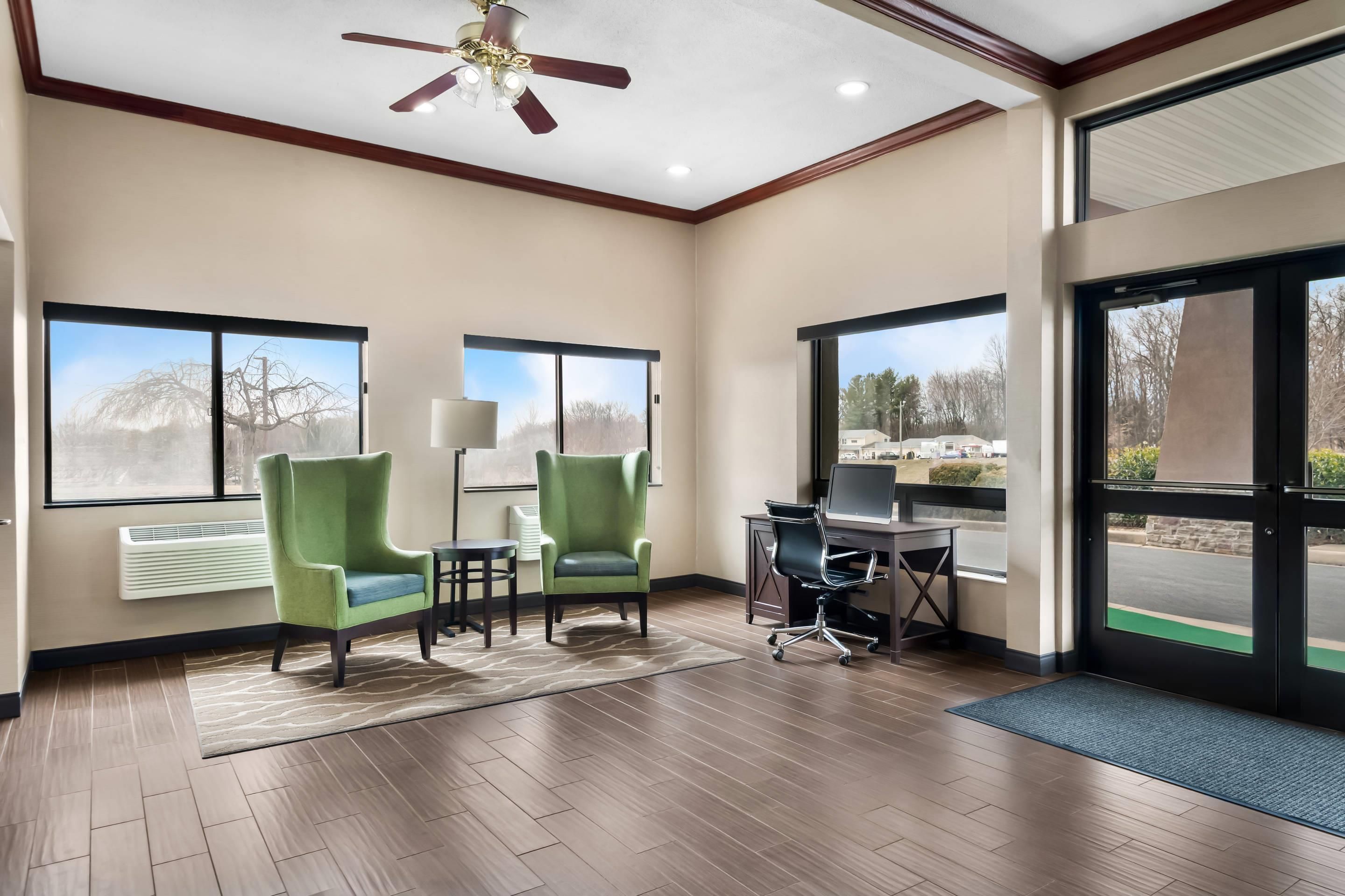 Comfort Inn & Suites North East