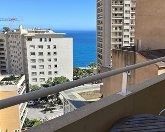 By the sea, calm studio with terrace, near Monaco - Beausoleil - Balkon