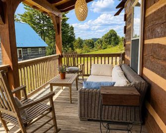 Scenic Log Cabin in Meadows of Dan - Meadows of Dan - Balcón