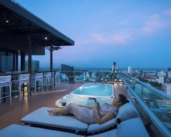 盧米埃爾酒店 - 金邊 - 陽台