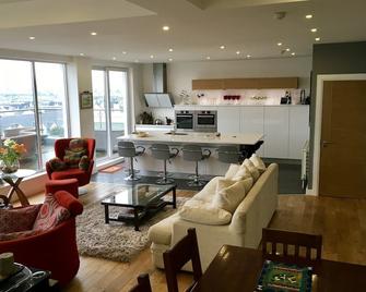 Hillrise B&B - Portrush - Living room