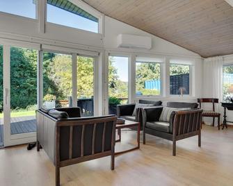 Gorgeous Home In Nykøbing Sj With Wifi - Nykøbing Sjælland - Sala de estar