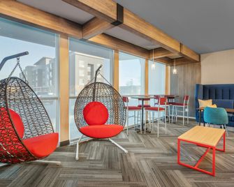Tru by Hilton Janesville - Janesville - Lounge