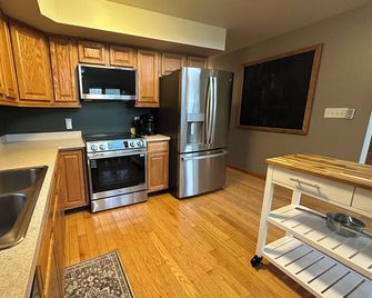 Der Bauernhof: Spacious & Charming Home on Historic Farm in Nature Setting - Newfield - Cocina