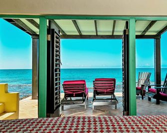 Jakes - Treasure Beach - Balcony