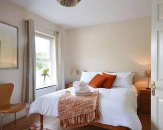 Central Dingle Townhouse - Dingle - Schlafzimmer