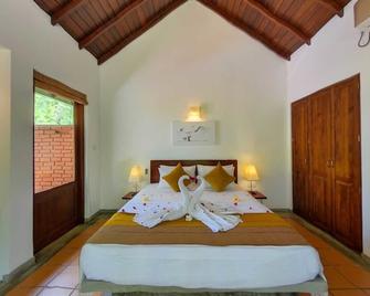 Ehalagala Lake Resort - Sigiriya - Schlafzimmer