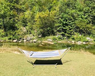 Discounted! Waterfront Cabin-Piney Creek Prime Spot Swim/Fish/Play-Kids Luv It! - Calico Rock - Patio
