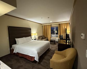 Best Western Plus Rose Country Hotel - Camrose - Schlafzimmer