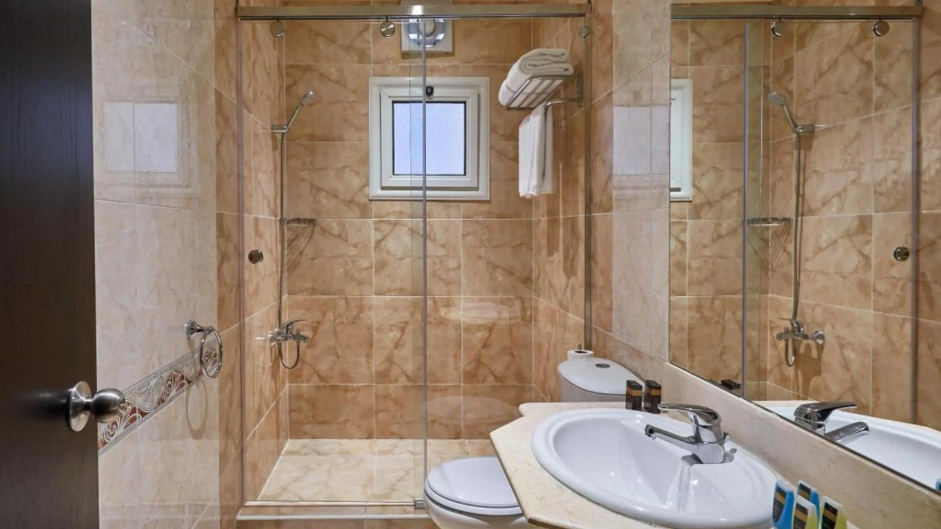 Golden Carven Hotel
