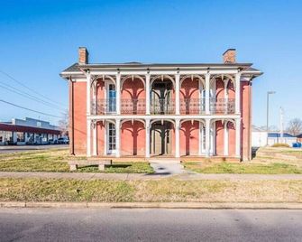 Lovely historic spot, walk to the square! - Franklin - Budova