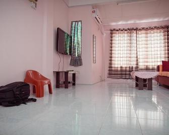 Holidayhome 45A Taman Desa Pangkor - Pangkor - Living room