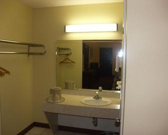 Deerwood Inn & Madison Campground - Madison