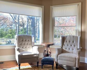 Historic Home Near Little Falls - Little Falls - Living room