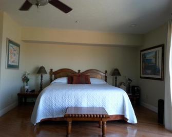 Yosemite Sierra View Bed & Breakfast - Oakhurst - Bedroom