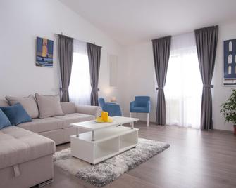 Apartments Grand - Sveti Stefan - Living room