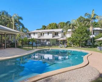 Byron Lakeside Holiday Apartments - Byron Bay - Piscine