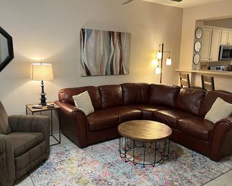 Corte Bella, resort living at it’s finest! - Sun City West - Sala de estar