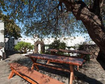 La Brujita - Frontera - Patio