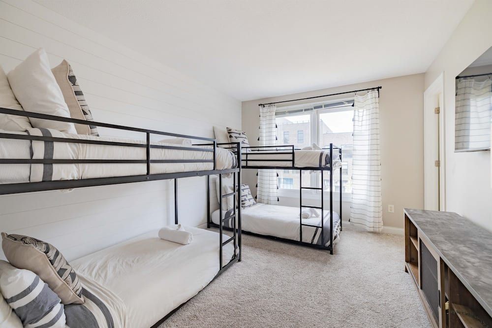 Modern & Hip 2BD Apt in Central Brush Park! - דטרויט - חדר שינה