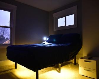 Monthly Rental - Luxurious 3 Bedroom House close to Downtown Cleveland - Cleveland - Bedroom