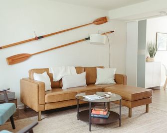 Beautiful & Bright Townhome - Westerville - Living room