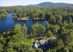 Beautiful Private Lakehouse With Infinity Pool Perched Across From Mt. Wachusett - Westminster - Vista del exterior