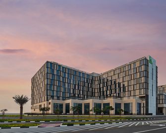 Staybridge Suites Dubai Al-Maktoum Airport By IHG - Dubai - Building