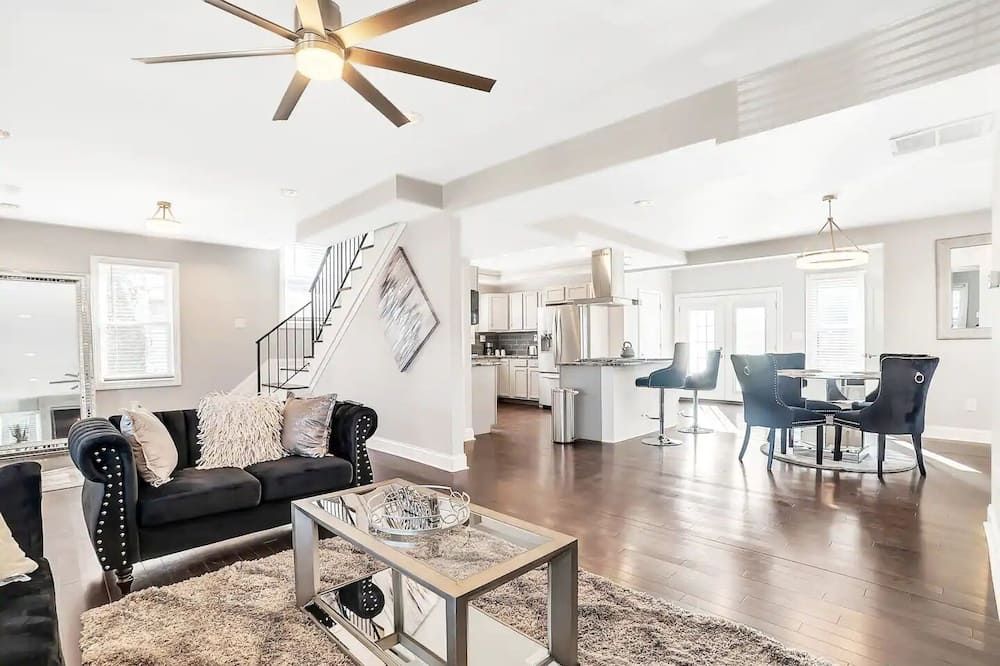 Luxe Private Getaway In The Heart Of Baltimore! - بالتيمور - غرفة معيشة