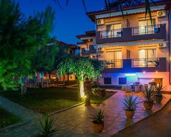 Castro Deluxe - Toroni - Edificio