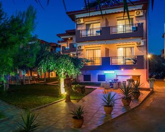Castro Deluxe - Toroni - Building